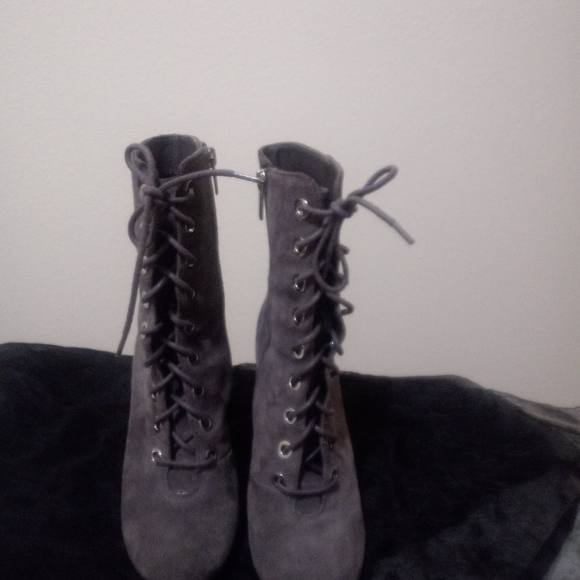 Boots - Picture 3 of 4